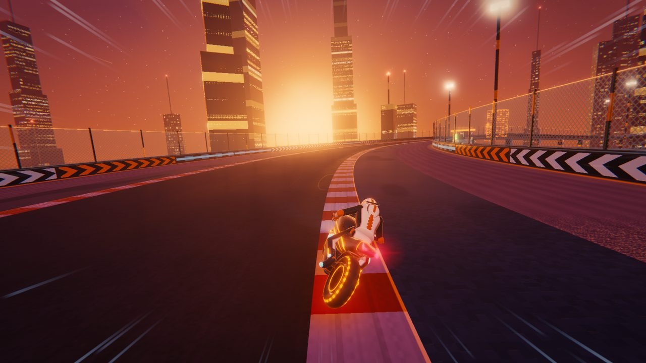 Gameplay. Circuit 1, Neon Meridian: the bike leans hard on the red-and-white kerb, the setting sun glowing between the skyscrapers at the end of the bend.